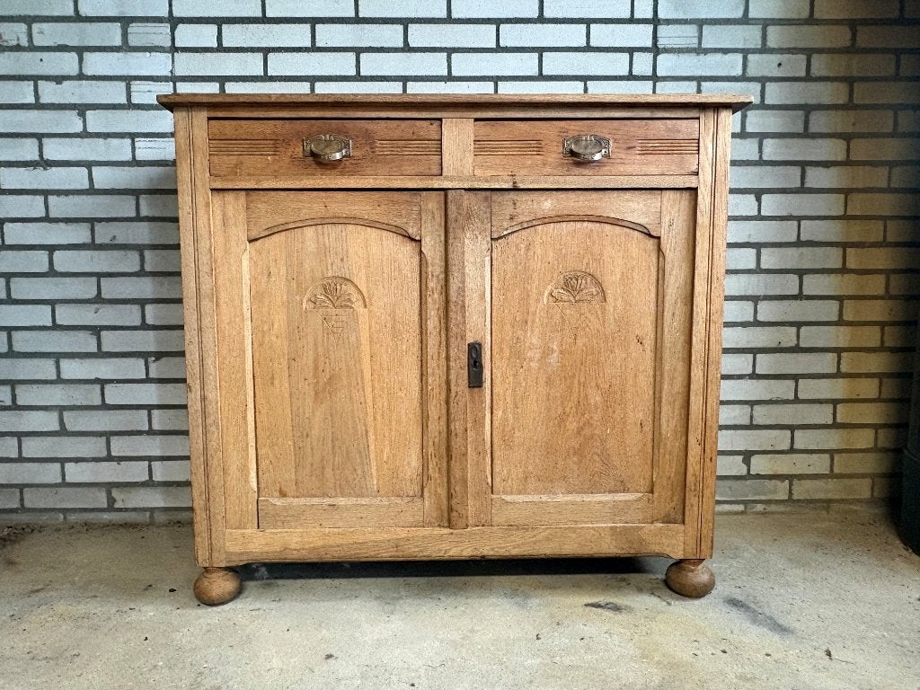 Stevige eikenhouten kast in jugendstil-stijl, Ophalen