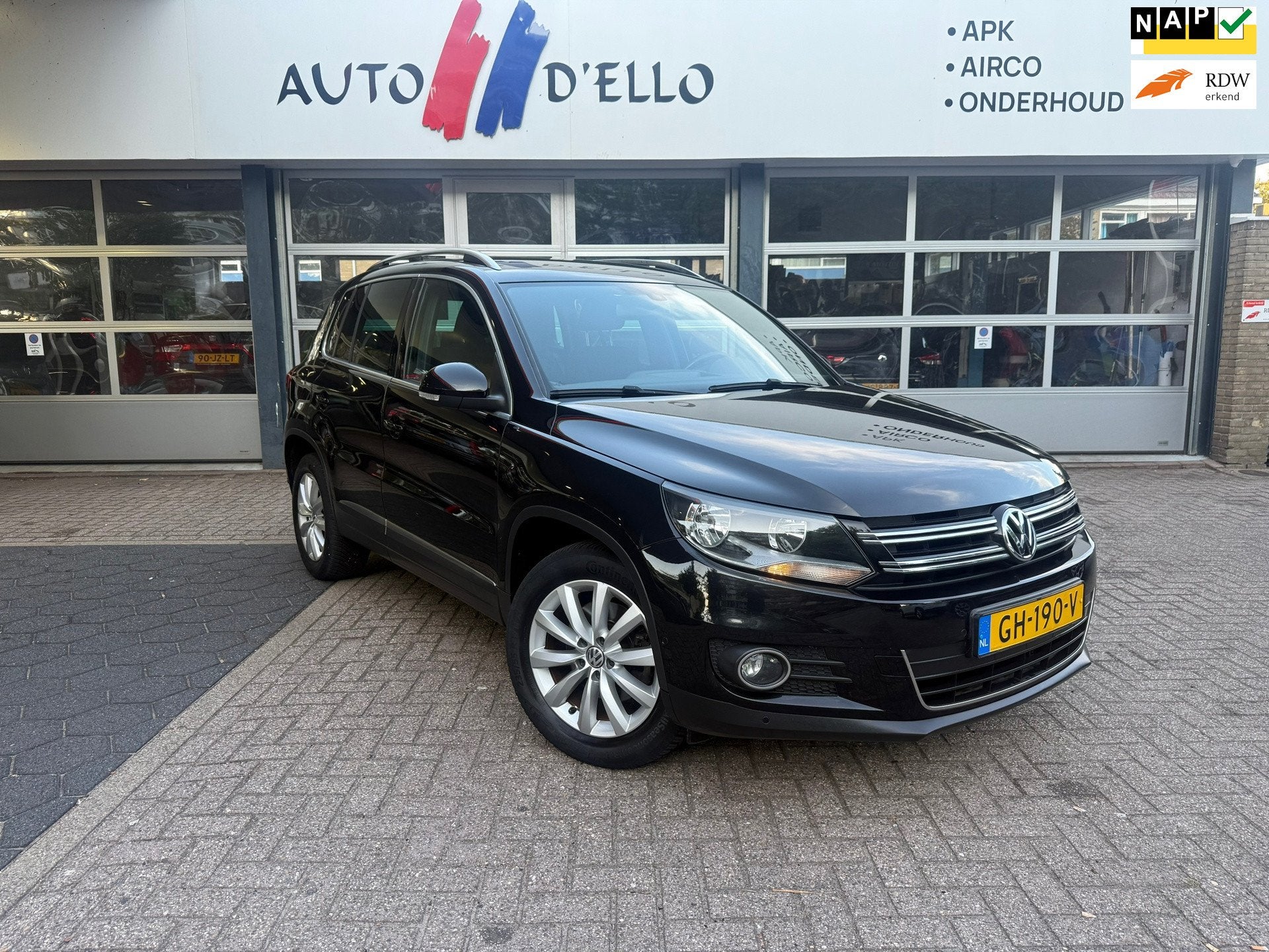 Volkswagen Tiguan 1.4 TSI Sport&Style CLIMA|PDC|CRUISE|ZWART, Auto's, Voorwielaandrijving, 15 km/l, Gebruikt, Zwart