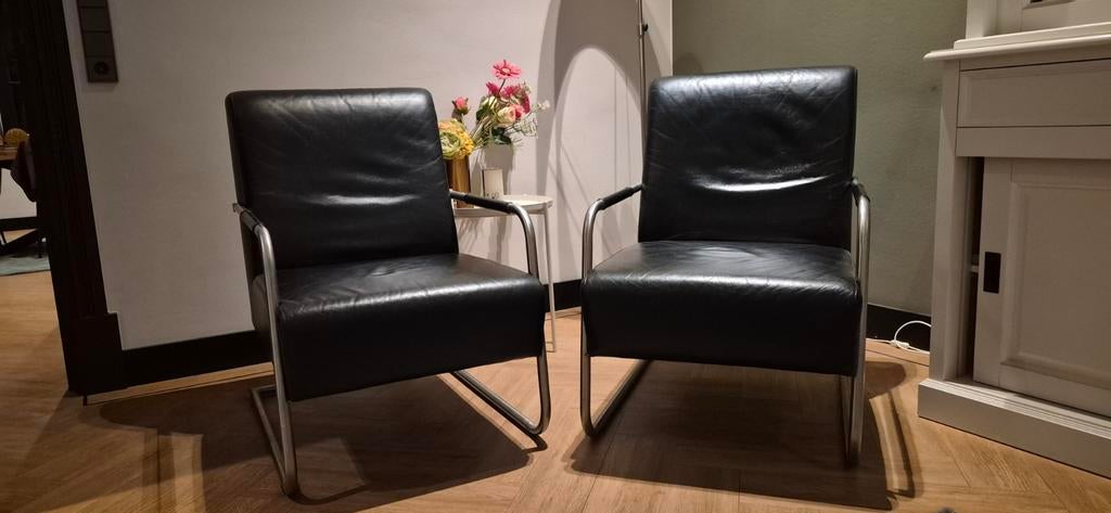 Twee fauteuils zwart leer met RVS sledeframe, Ophalen