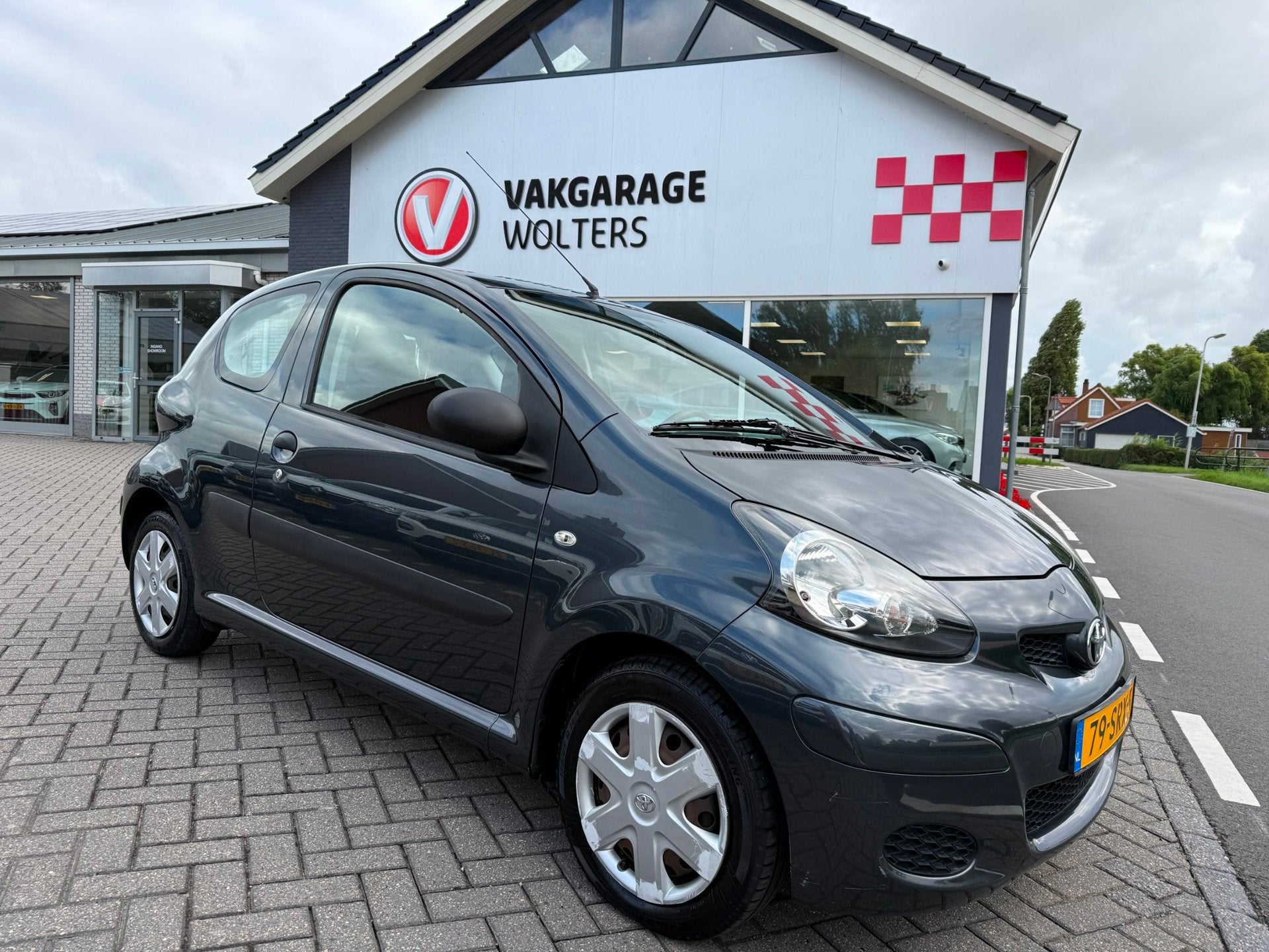 Toyota Aygo 1.0-12V Now RIJKLAARPRIJS!, Auto's, Voorwielaandrijving, Euro 5, Stof, Gebruikt