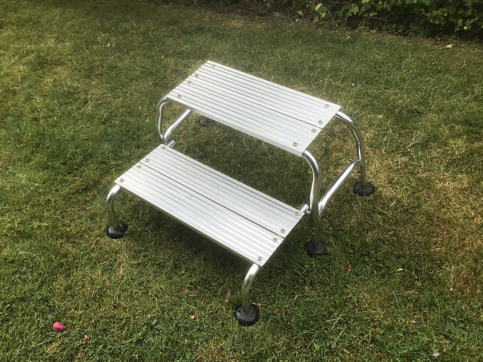 Opstapje caravan, camper aluminium 2 treden inklapbaar., Ophalen, Zo goed als nieuw, Campingstoel