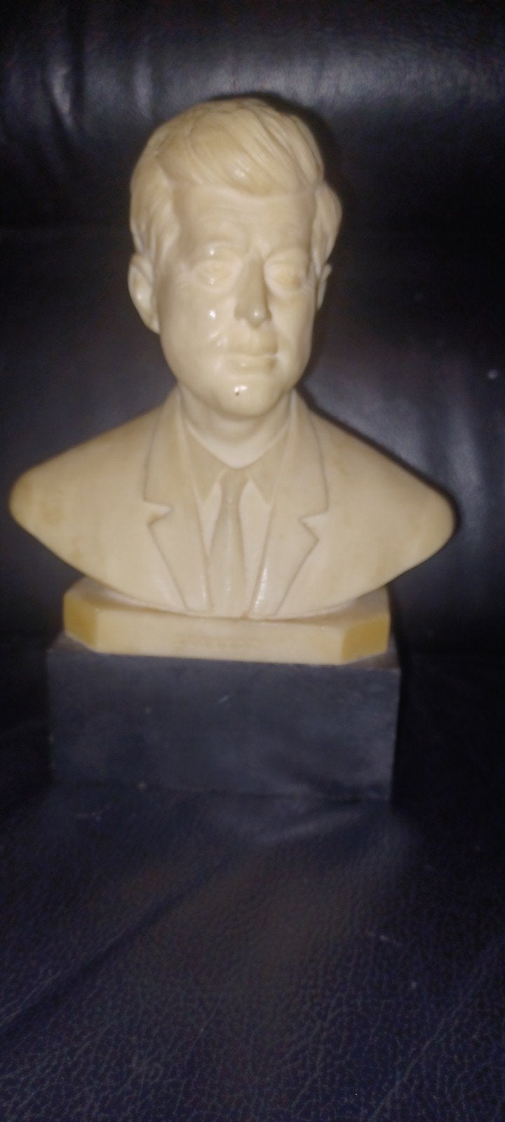 Borstbeeld John F. Kennedy - Zwaar Beeld, Antiek en Kunst, Buste, Ophalen of Verzenden, 20 - 50 cm, Beige