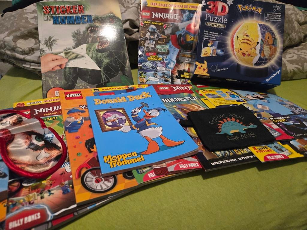 Lego boeken en pokemon en overig, Boeken, Stripboeken, Meerdere stripboeken, Ophalen of Verzenden, Gelezen