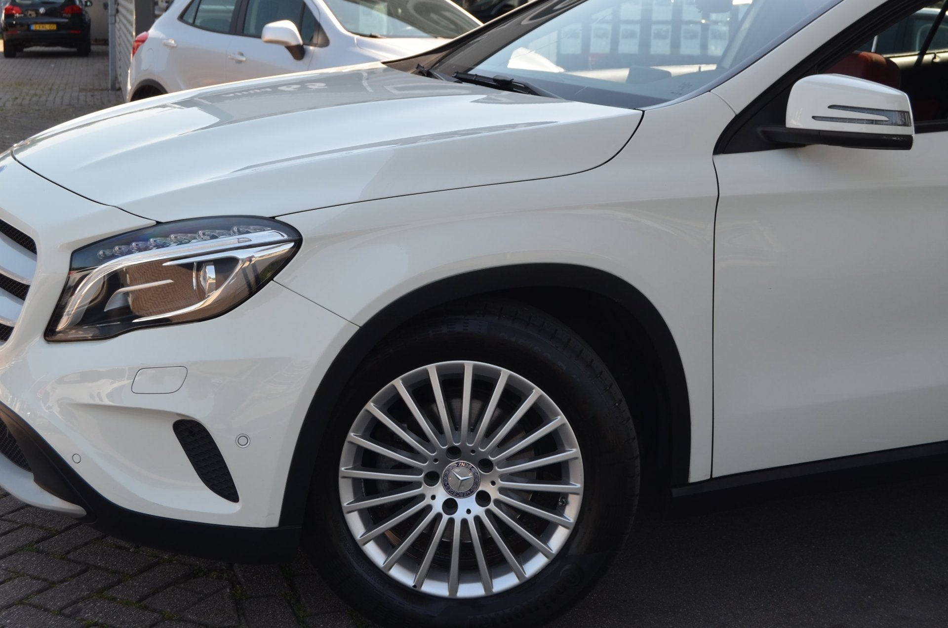 Mercedes-Benz GLA-klasse 200 Ambition Comfort| WIT | PANO AD, Auto's, Dealer onderhouden, Gebruikt, Euro 6, Wit