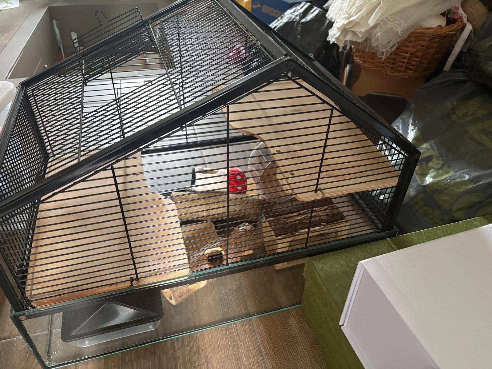 Foto 2 van kooi voor kleine hamstersoort met alle toebehoren