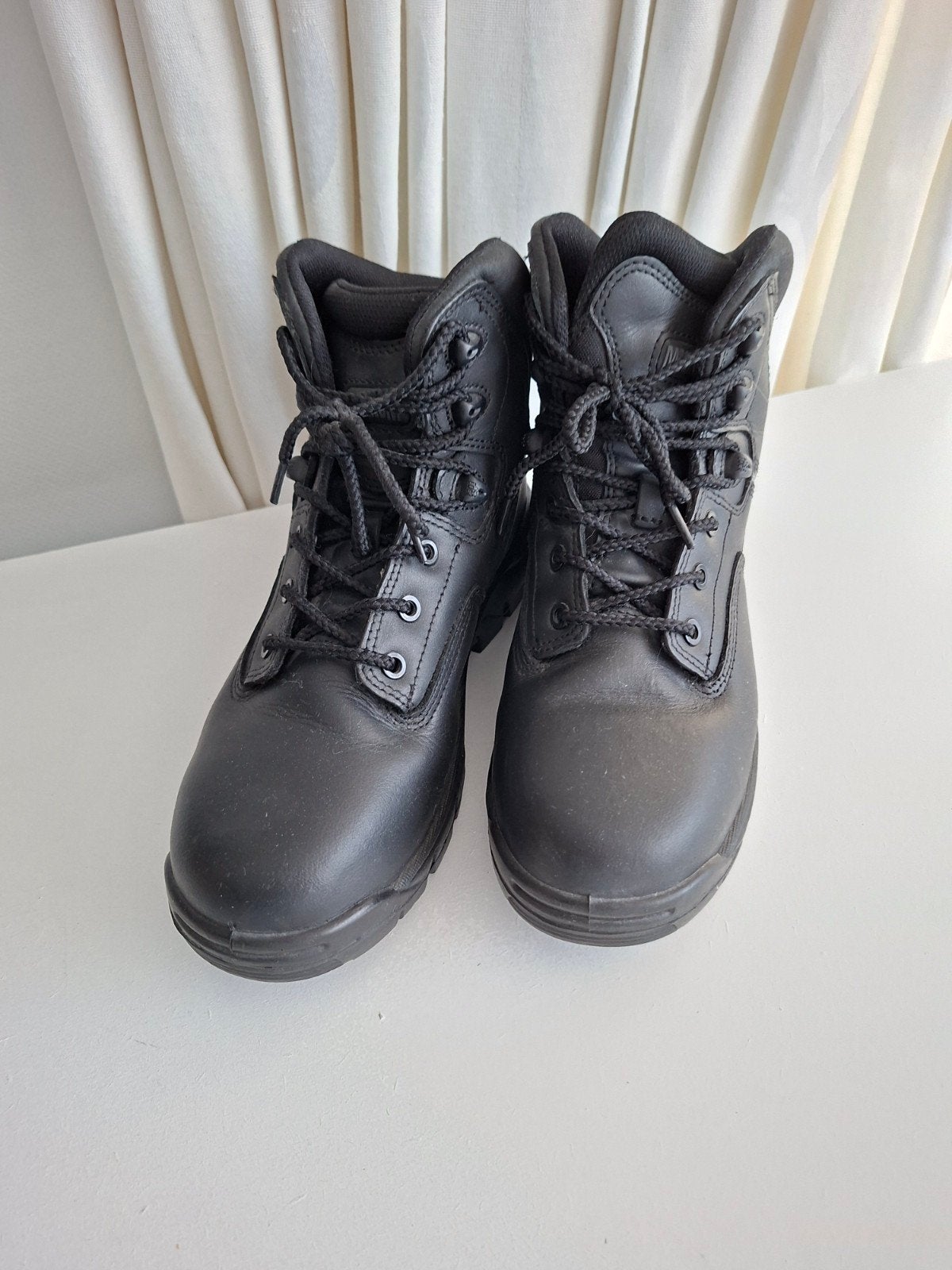 Magnum veiligheids schoenen maat 39.z.g.a.n., Ophalen of Verzenden, Zo goed als nieuw