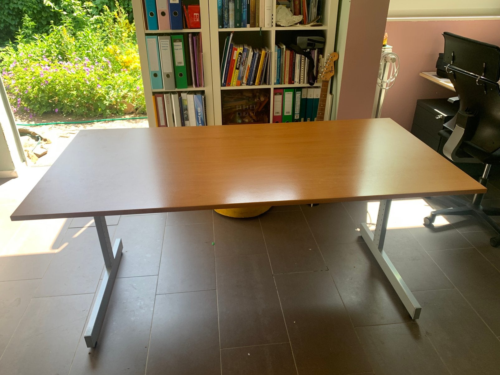 Bureau beige /lichtbruin werkblad, Ophalen, Overige typen, 160 cm, Zo goed als nieuw