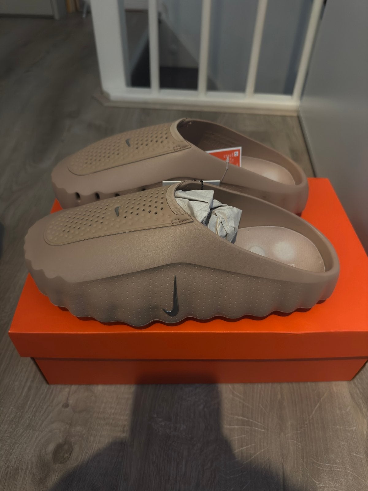 Nike Mind 001 Hemp/Sanddrift 45, Kleding | Heren, Slippers, Bruin, Nieuw, Ophalen of Verzenden