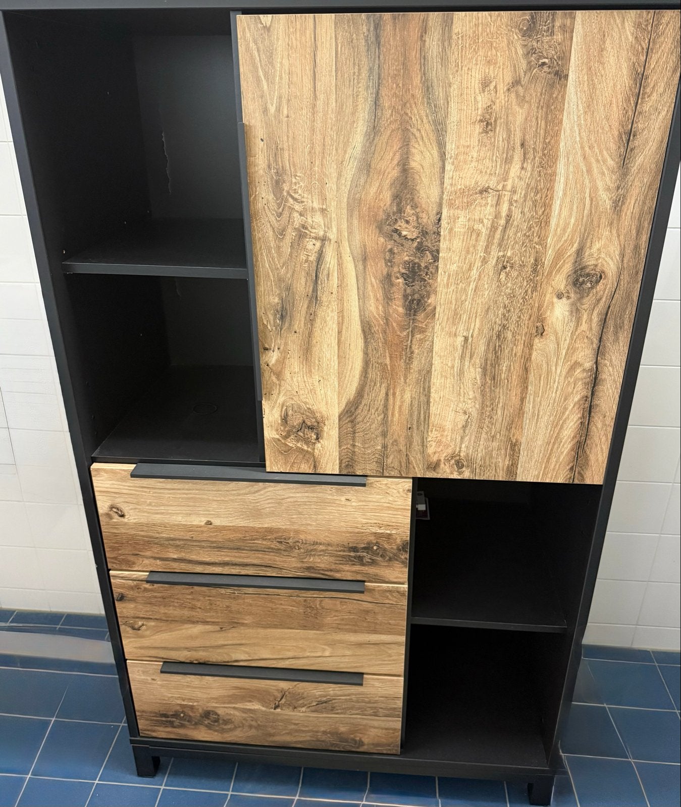 Kast met houtlook en zwarte accenten, Ophalen, Gebruikt