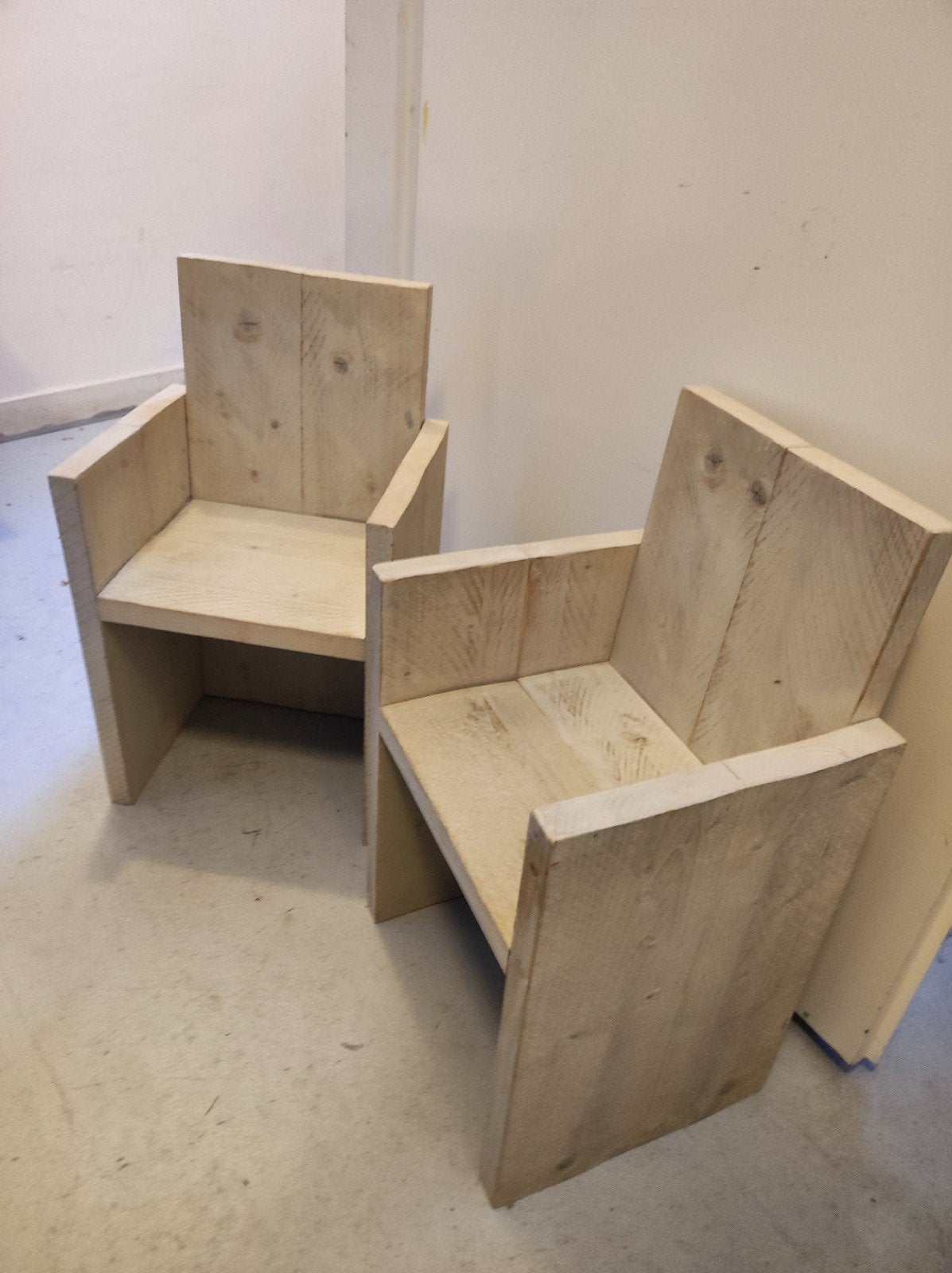 Twee leuke stevige houten kinderstoelen, Ophalen of Verzenden, Gebruikt, Stoel(en)