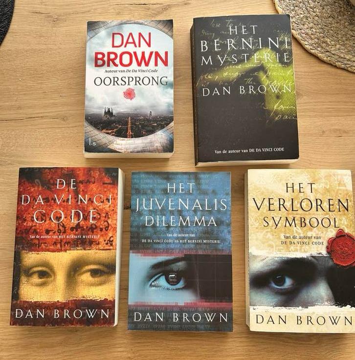 5 boeken van dan brown: set €10,-, Ophalen of Verzenden, Gelezen
