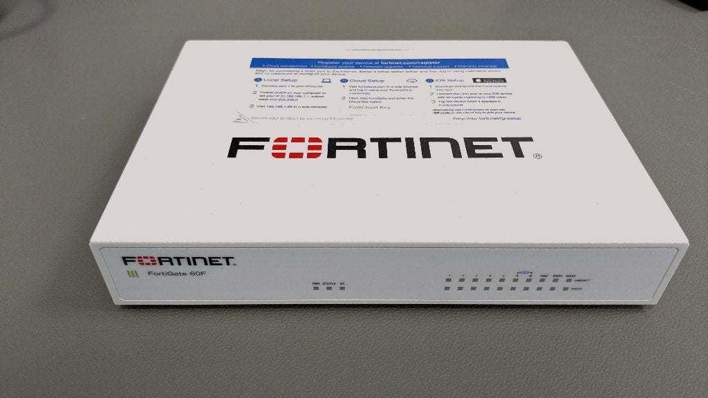 FortiGate 60F met of zonder rackmount, Ophalen of Verzenden, Gebruikt, Router, Fortinet Fortigate