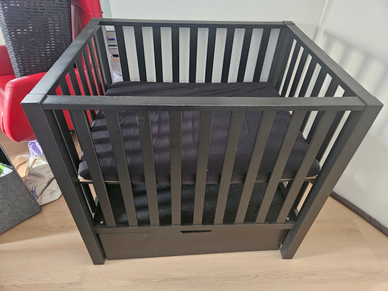 Europe Baby Mees Box Met Lade Mat Zwart, Ophalen, Gebruikt, Lade