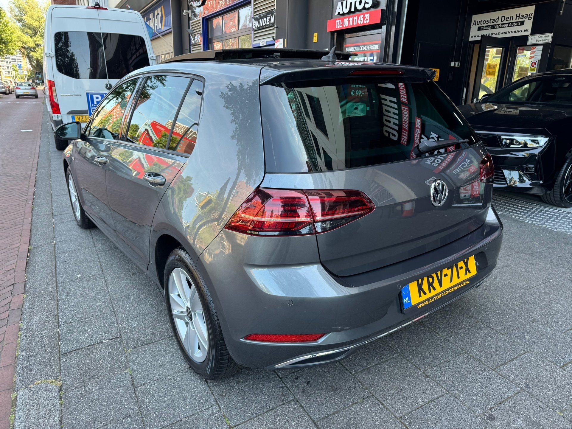 Volkswagen Golf 1.0 TSI Comfortline Pano Massage Navi Clima, Auto's, Gebruikt, Euro 6, Bedrijf, Handgeschakeld
