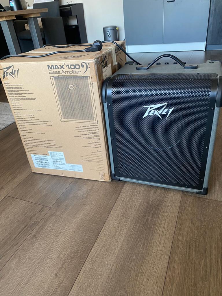Pevey gitaar  bass versterket 100 waht, Muziek en Instrumenten, Ophalen of Verzenden, Zo goed als nieuw, 100 watt of meer