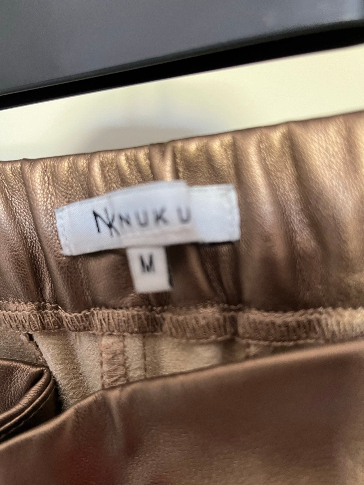 NUKU Gouden Imitatie Leren Broek Maat M, Maat 38/40 (M), Ophalen of Verzenden, Zo goed als nieuw, Lang