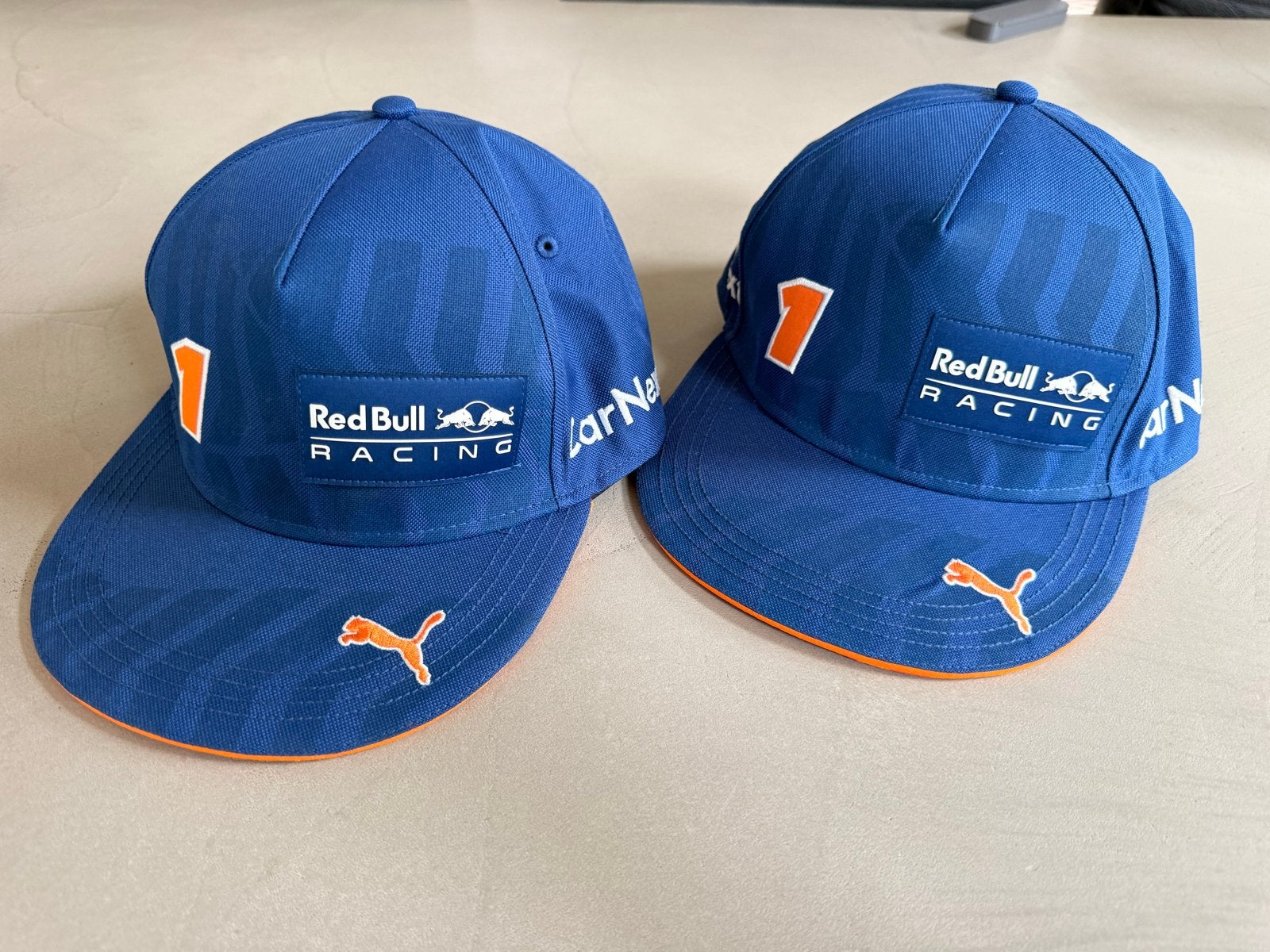 Red Bull Racing Max Verstappen kindercaps / petten (2 stuks), Ophalen of Verzenden, Zo goed als nieuw, One size fits all, Pet