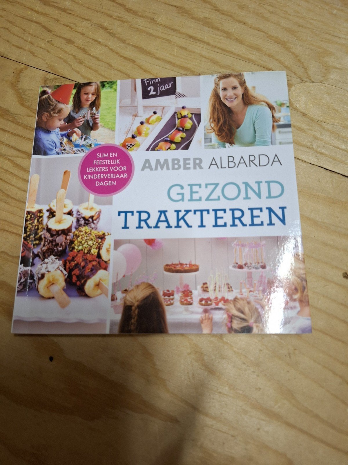Gezond Trakteren - Amber Albarda, Boeken, Taart, Gebak en Desserts, Amber Albarda, Ophalen of Verzenden, Zo goed als nieuw