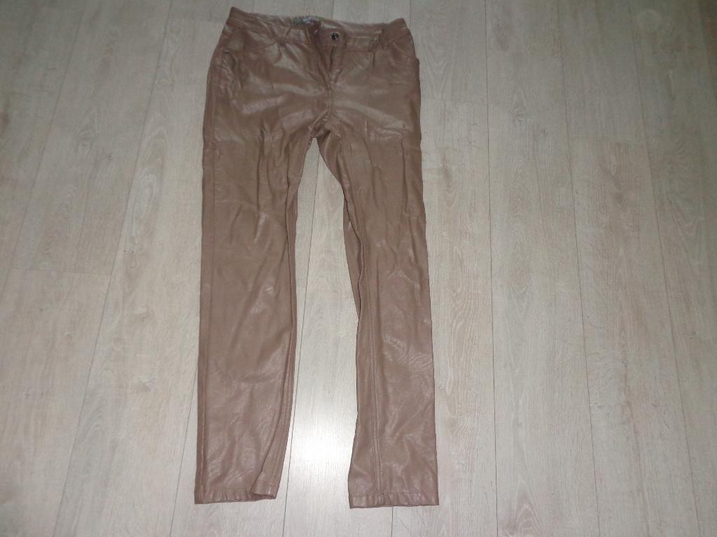 taupekleurige leerachtige damesbroek van Sanne, maat 42, Kleding | Dames, Ophalen of Verzenden, Zo goed als nieuw, Maat 42/44 (L)
