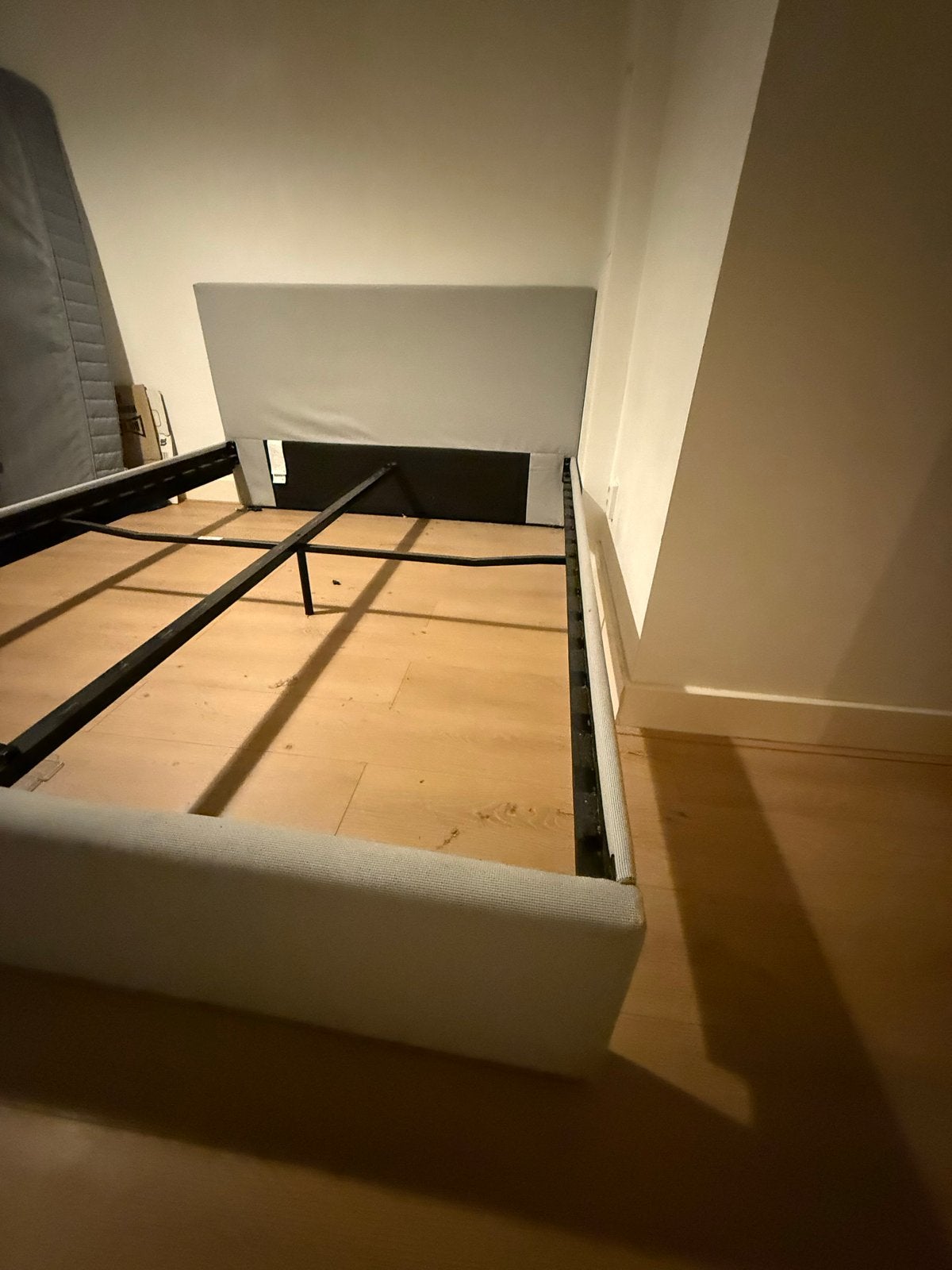 IKEA GLADSTAD gestoffeerd bed, lichtgrijs, 160x200 cm, Tweepersoons, Ophalen of Verzenden, Zo goed als nieuw, 200 cm
