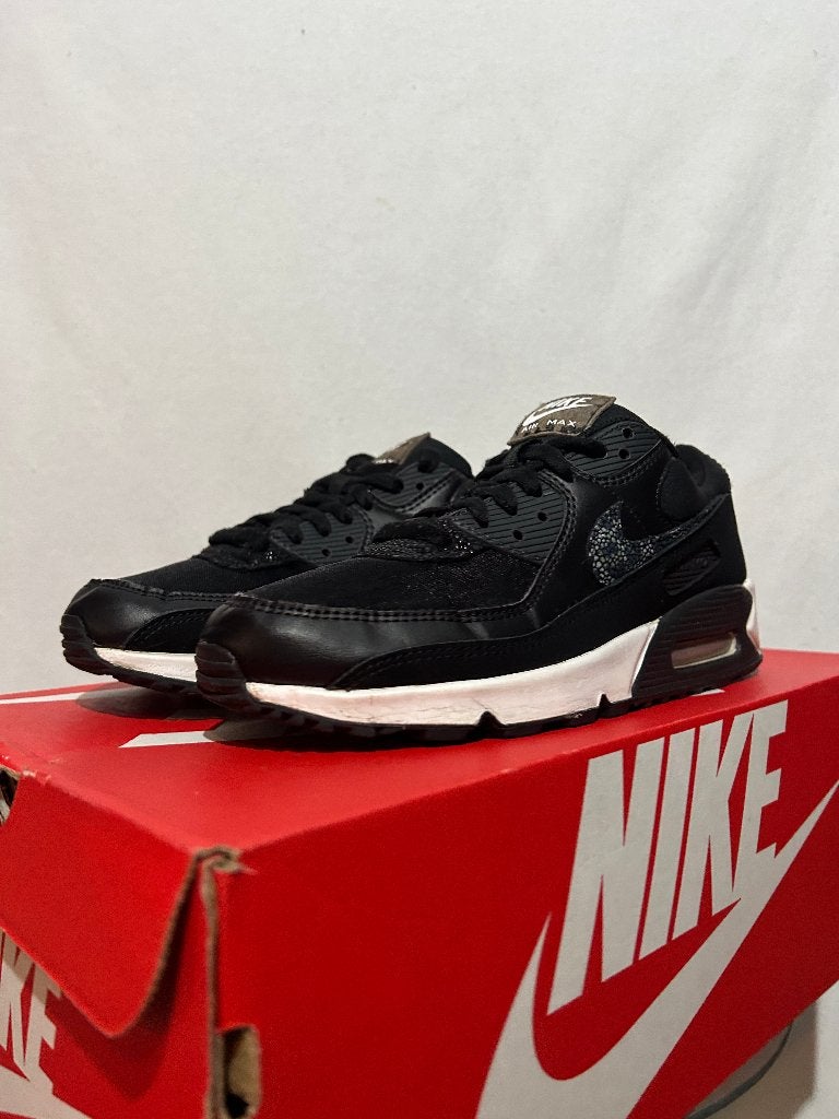 Maat 41 - Nike Air Max 90 SE Black Safari, Kleding | Dames, Schoenen, Verzenden, Zwart, Nike, Nike