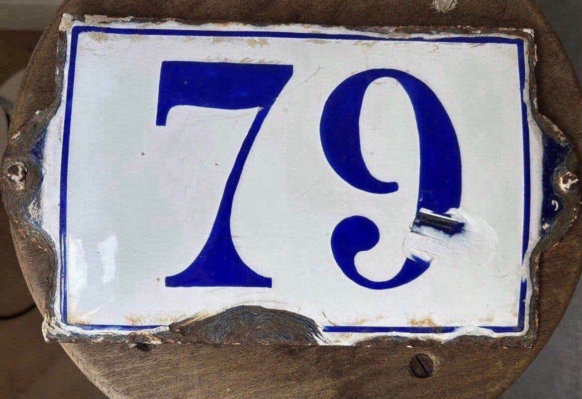 Frans emaille huisnummer 79 groot formaat, Verzenden