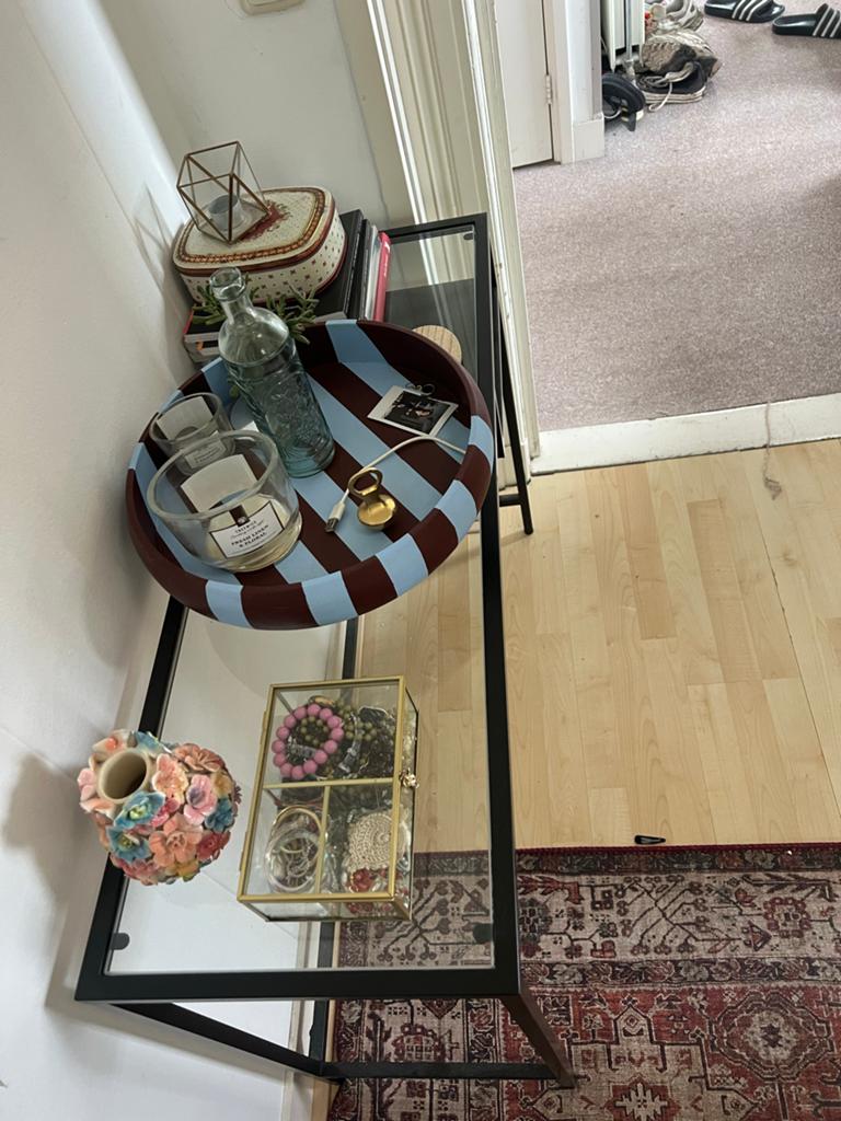 Zwarte console tafel met glazen blad, Huis en Inrichting, Tafels | Sidetables, Ophalen, Zo goed als nieuw, 25 tot 50 cm, Rechthoekig
