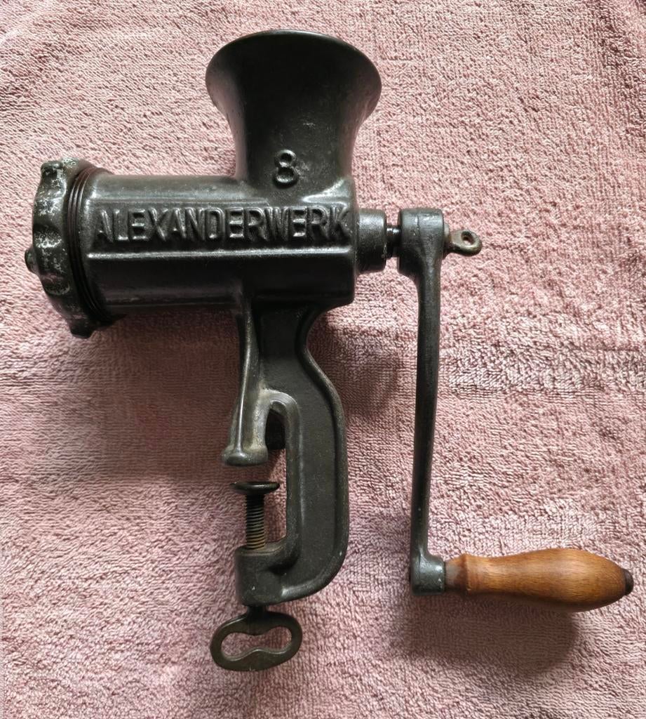 Vintage Alexanderwerk No.8 Meat Grinder – Cast Iron – German, Antiek en Kunst, Antiek | Keukenbenodigdheden, Ophalen of Verzenden