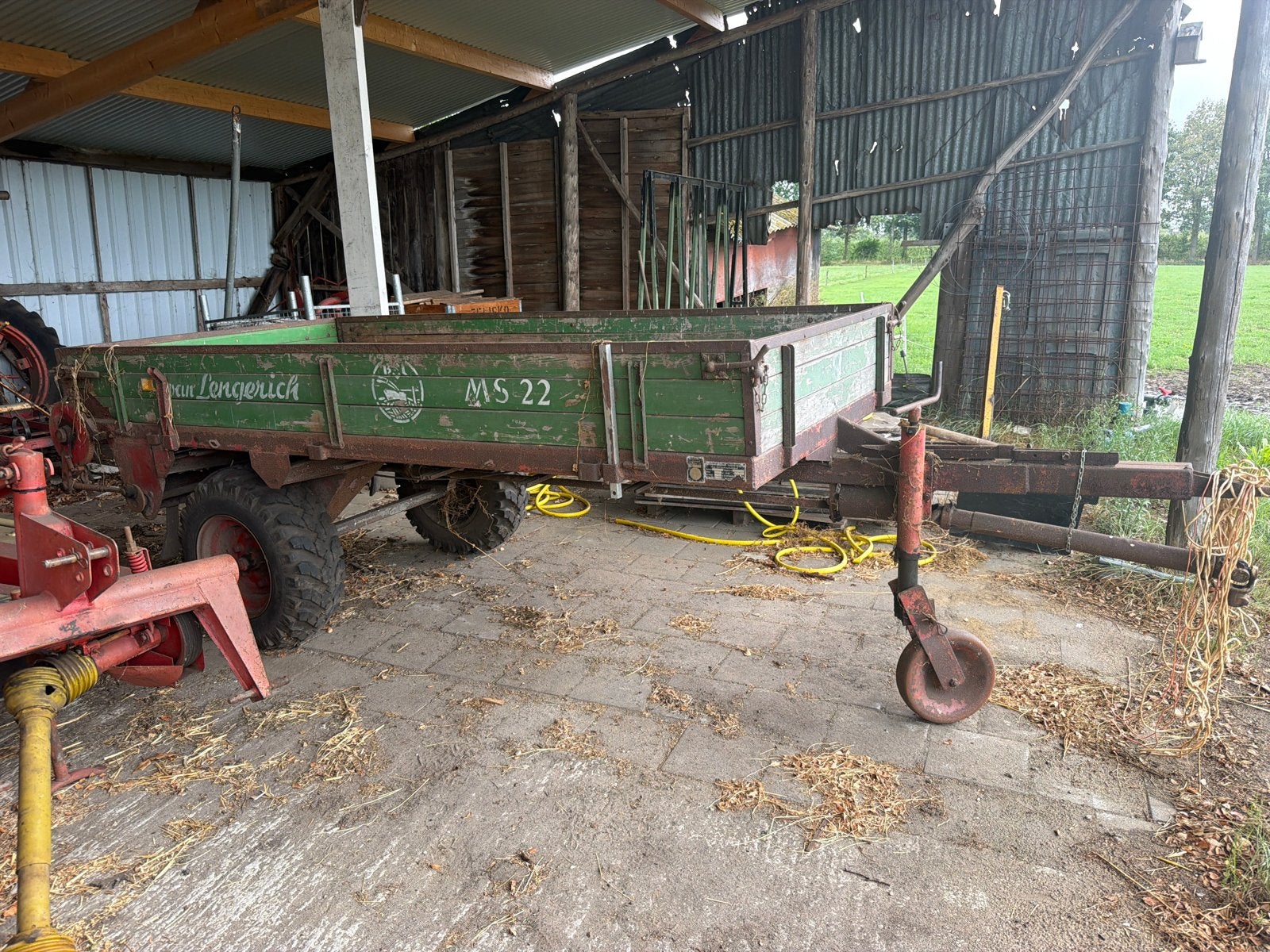 Oude mestverspreider / platte wagen van Lengerich MS 22, Ophalen
