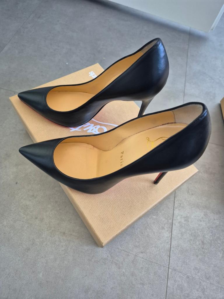 Pump maat 37, Kate Christian Louboutin, Kleding | Dames, Schoenen, Ophalen of Verzenden, Nieuw, Zwart
