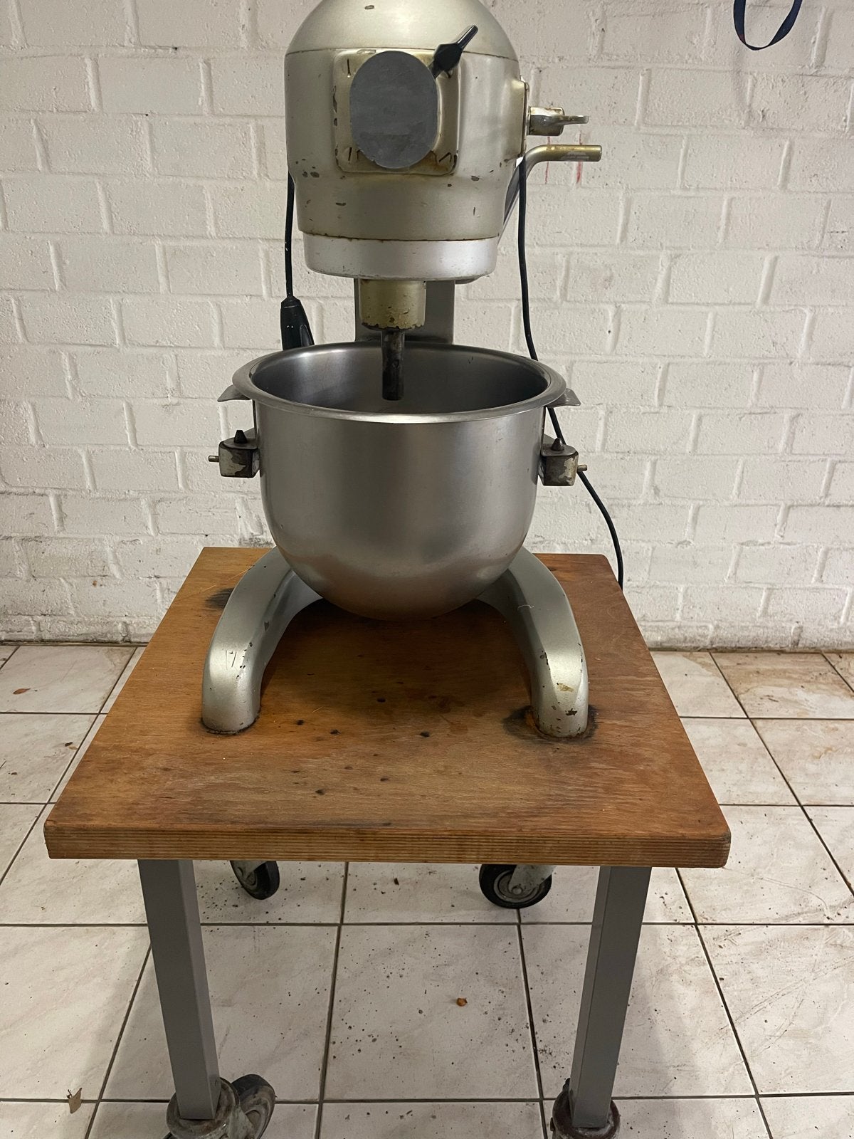 Hobart A120 professionele planeetmenger met accessoires, 4 liter of meer, Ophalen, Gebruikt, 2 snelheden