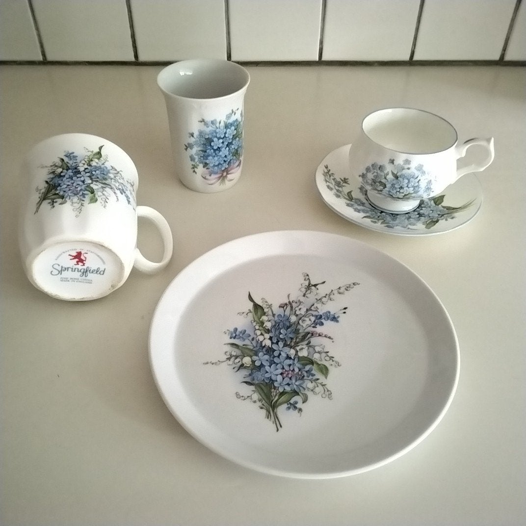 Set vergeetmijnietjes: mok, kop en schotel enz., Ophalen of Verzenden, Aardewerk, Overige stijlen, Kop(pen) en/of Schotel(s)