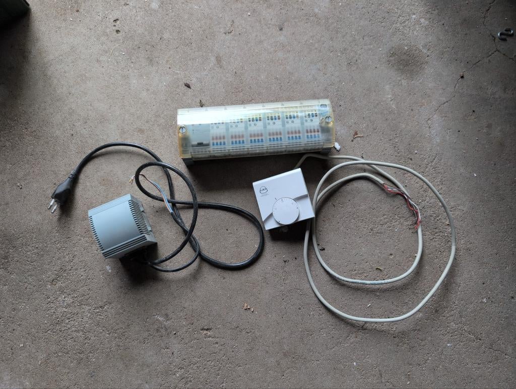 Aansturing vloerverwarming, Ophalen of Verzenden, Gebruikt, Minder dan 50 watt, Overige typen