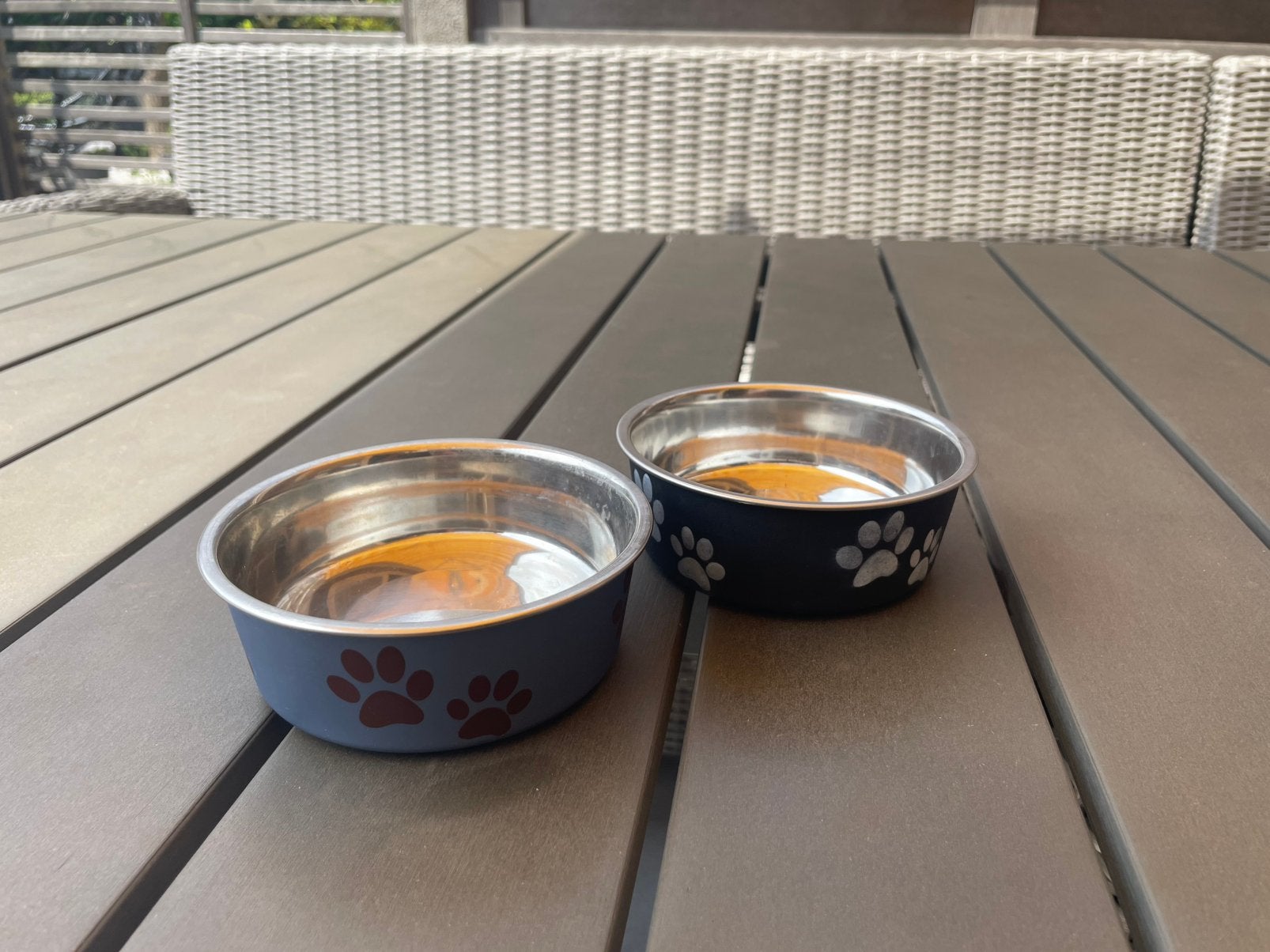 2 voer/drinkbakken voor kleine hond, Ophalen, Zo goed als nieuw