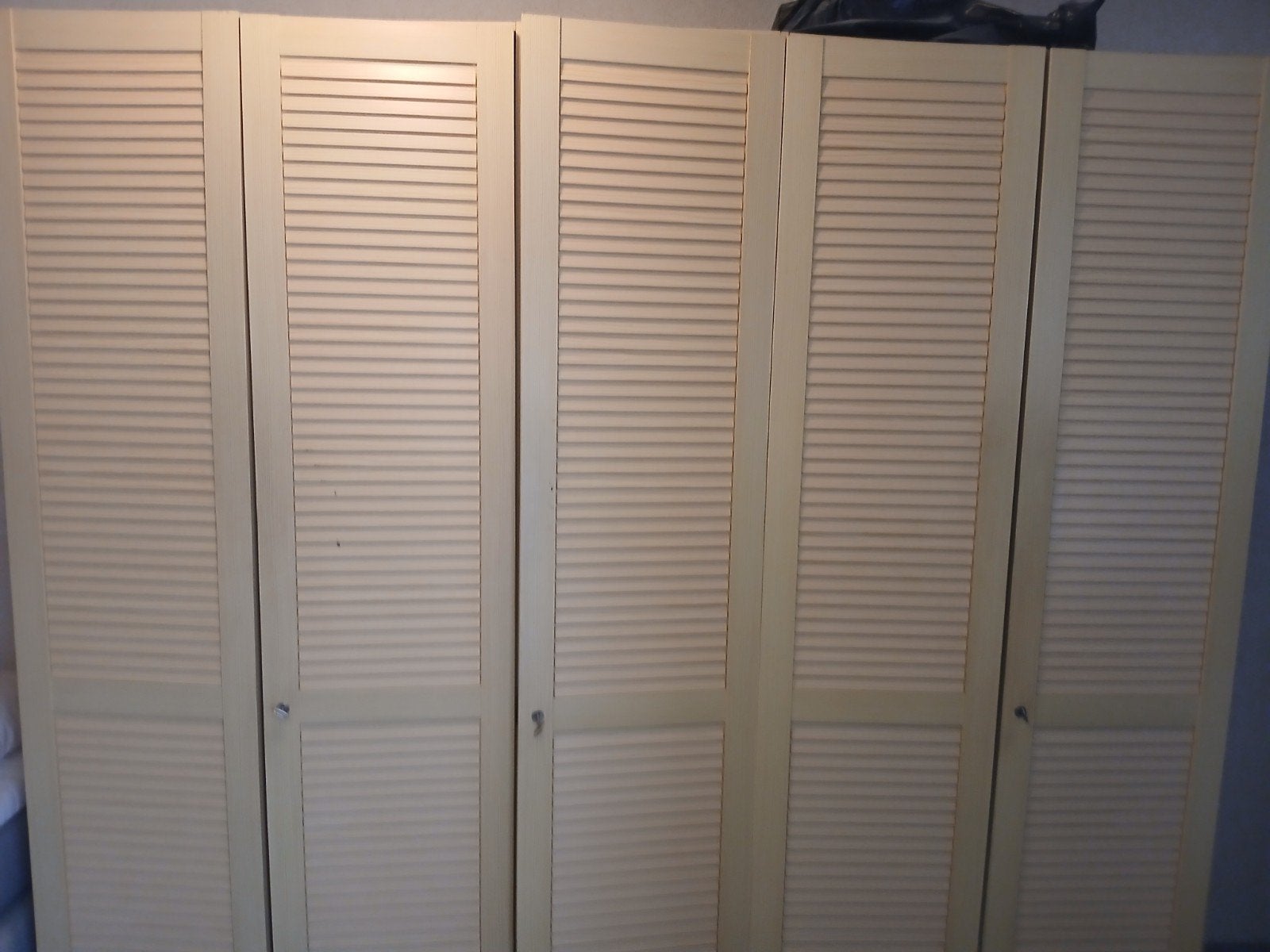 Kleding kast, Ophalen