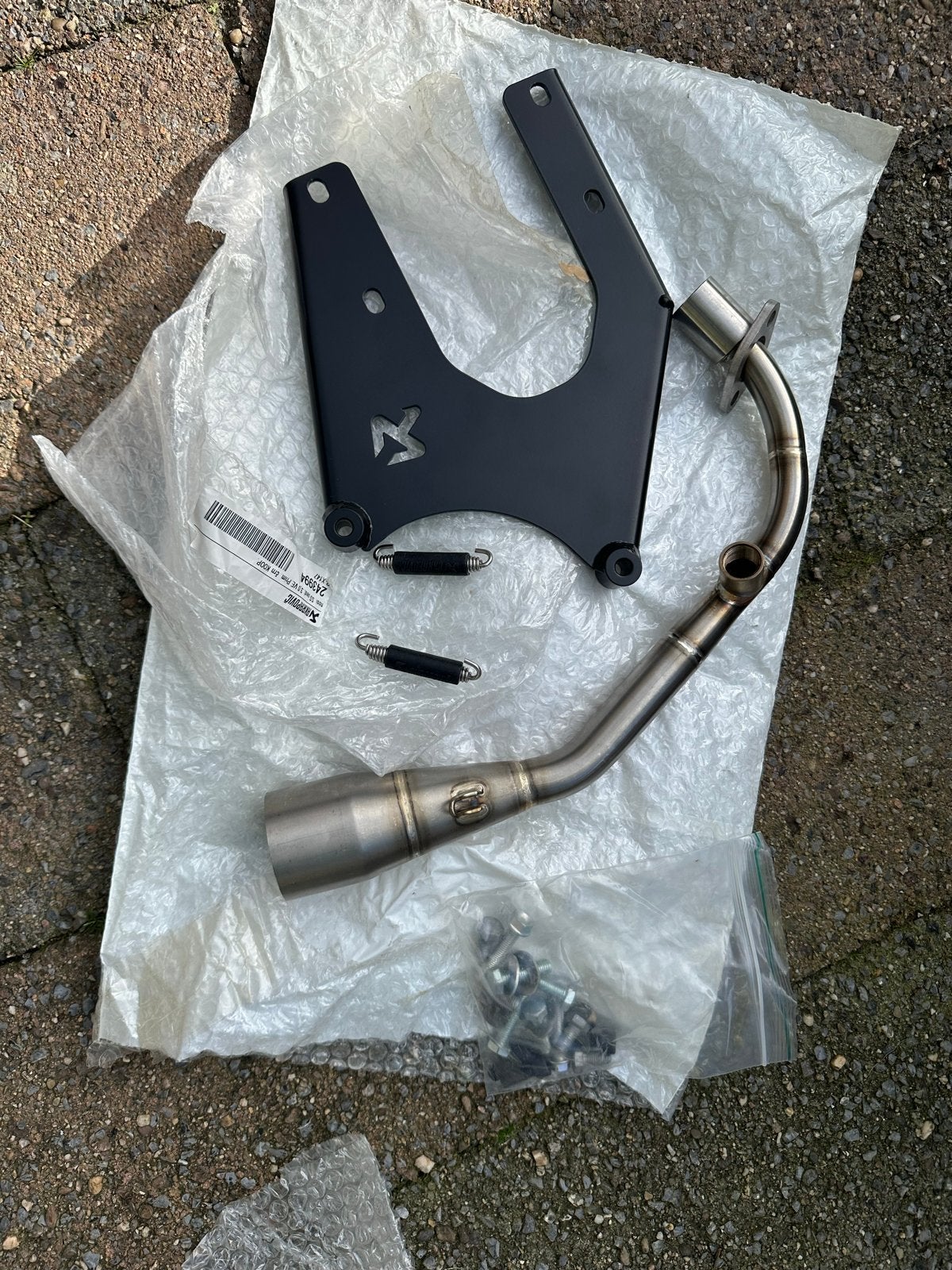 Akrapovic uitlaatbocht en montageplaat - Nieuw vespa, Ophalen of Verzenden, Nieuw