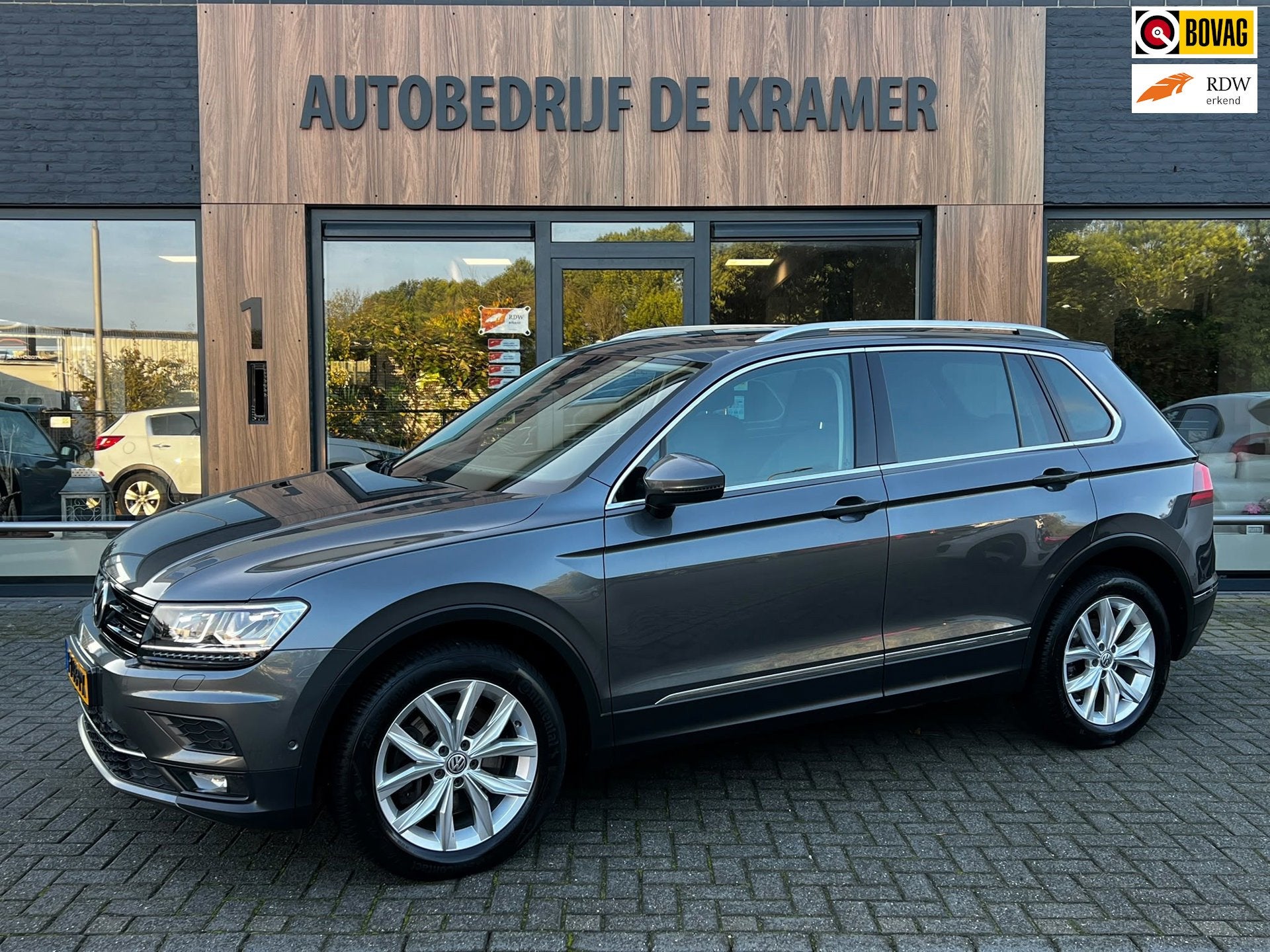 Volkswagen Tiguan 2.0 TSI 4Motion Highline, Auto's, Automaat, Gebruikt, Euro 6, 4 cilinders