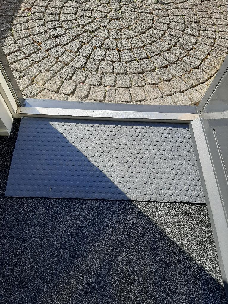 Oprijplaat voor rolstoelen of rollators 40 X 88 cm., Diversen, Ophalen, Zo goed als nieuw