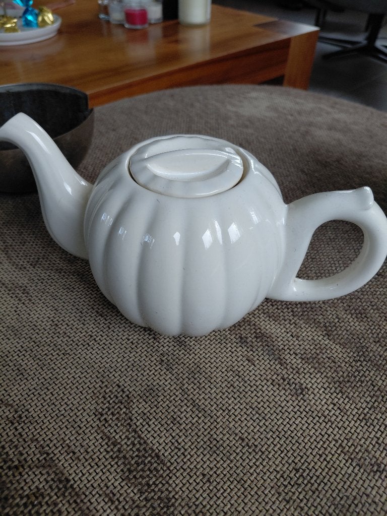 Antieke theepot met warmhouder, Ophalen of Verzenden
