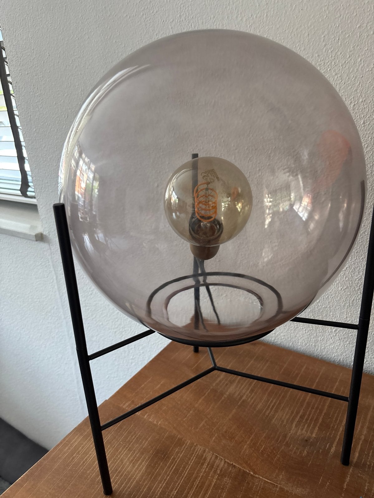 Moderne tafellamp met glazen bol en Edison gloeilamp, Ophalen, Zo goed als nieuw, Glas