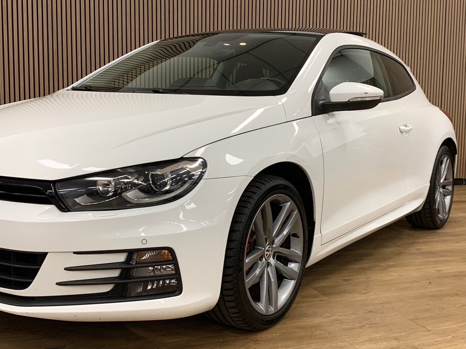 Volkswagen SCIROCCO 1.4 TSI|R-Line|Opendak|Navigatie|Climate, Voorwielaandrijving, Gebruikt, 4 cilinders, Wit