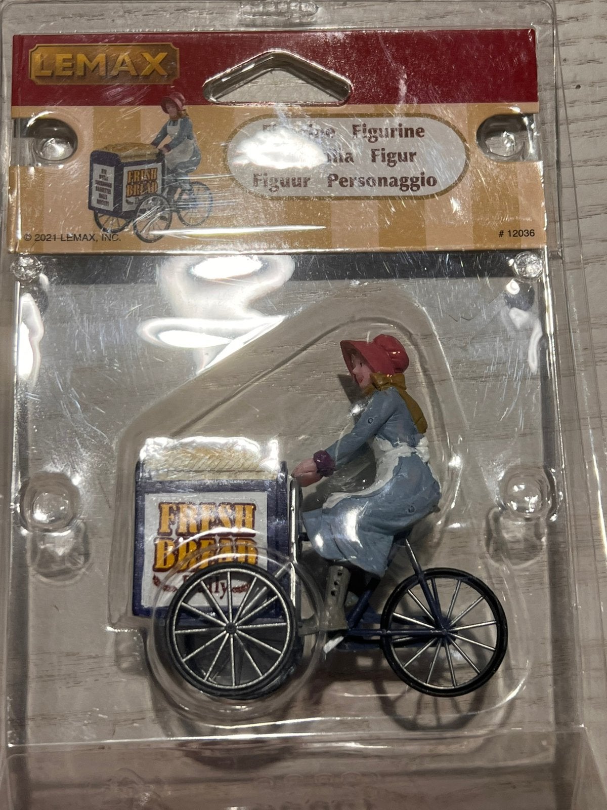 Lemax vrouw met broodfiets, Ophalen of Verzenden, Zo goed als nieuw, Lemax, X