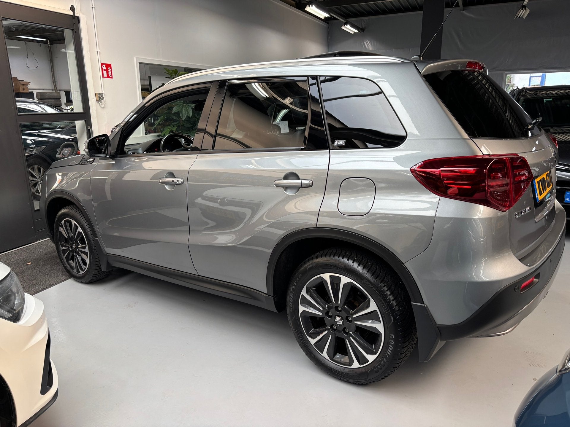 Suzuki VITARA 1.0 Boosterjet Stijl / Camera / Panorama Dak, Auto's, Voorwielaandrijving, Gebruikt, Met garantie (alle), 400 kg