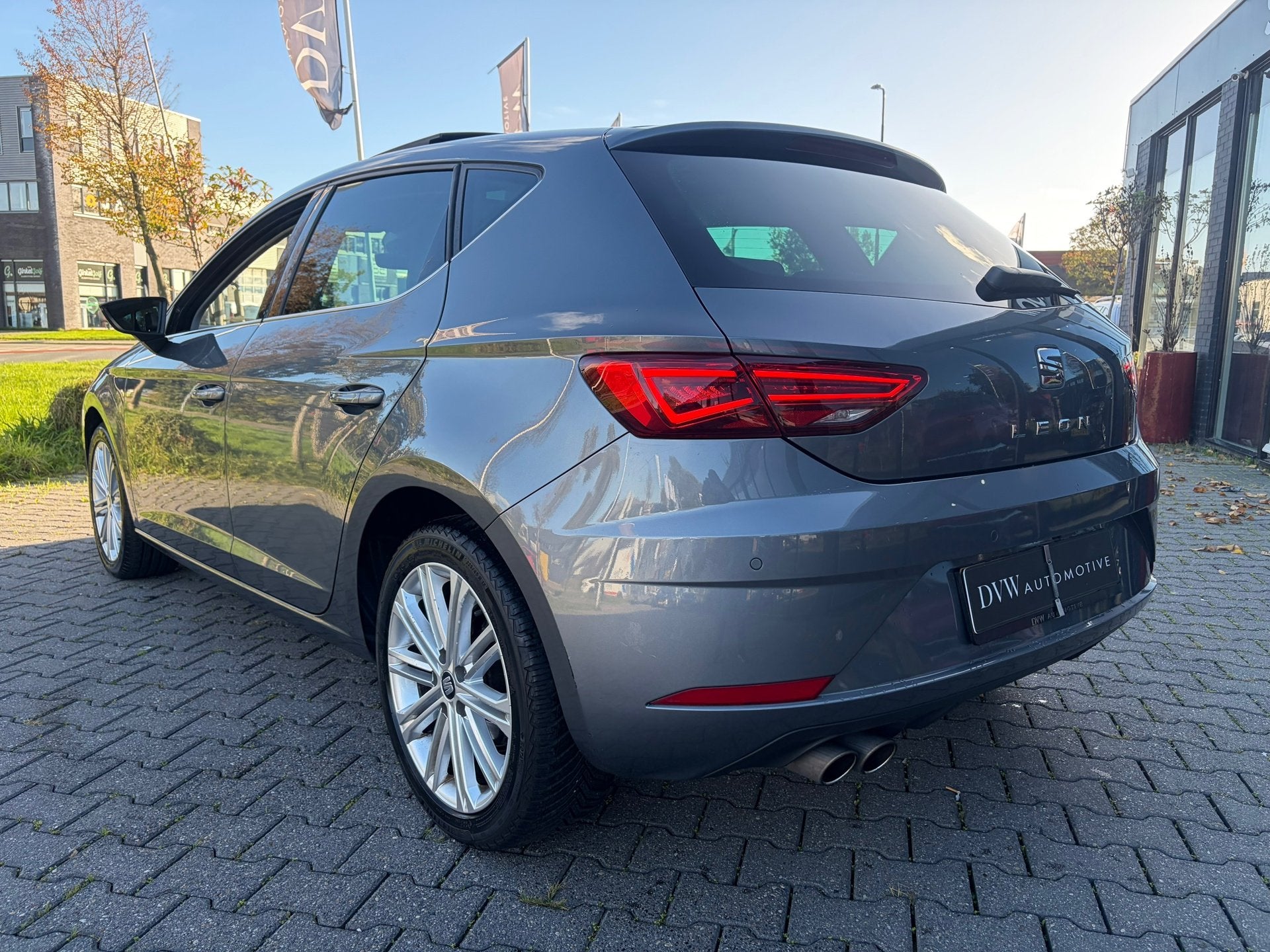 Seat Leon 1.4 EcoTSI FR Business Intense Automaat, Panorama, Auto's, Gebruikt, 4 cilinders, 150 pk, Leon