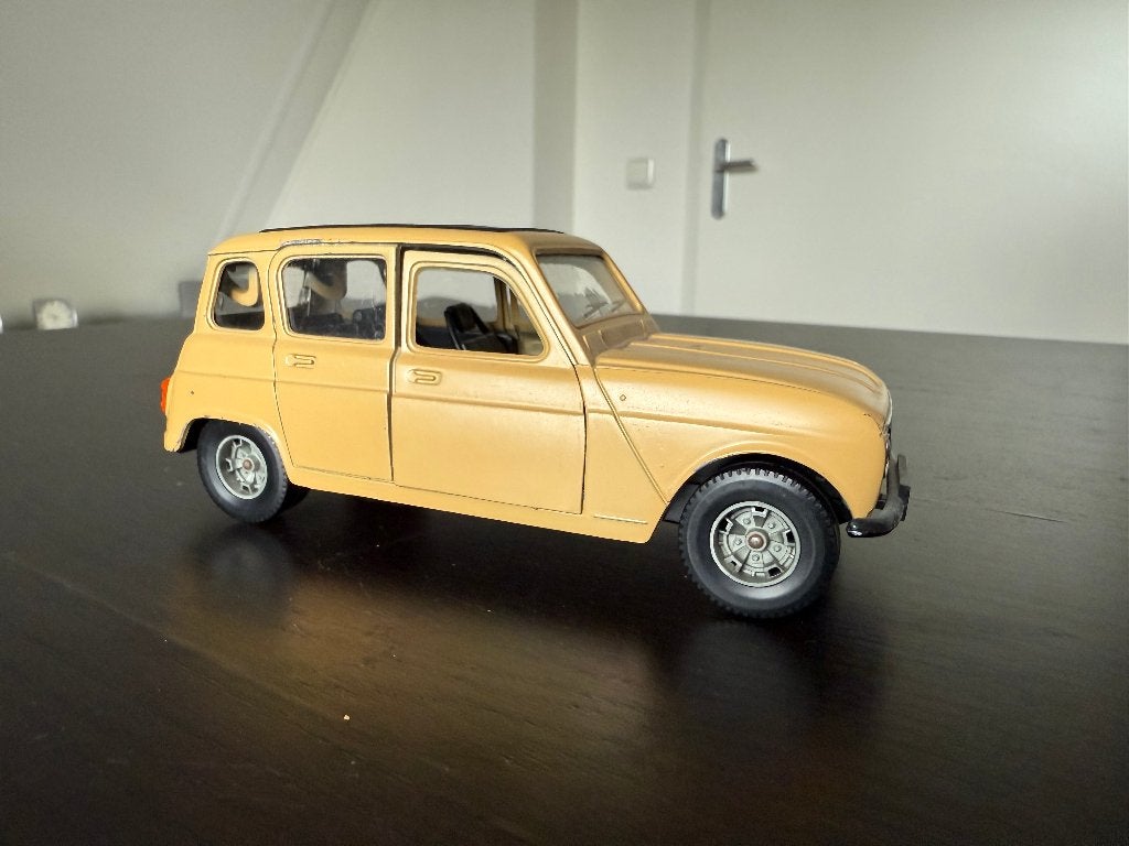 bburago Renault 4 0126 0130, Hobby en Vrije tijd, Modelauto's | 1:43, Ophalen of Verzenden, Auto, Overige merken