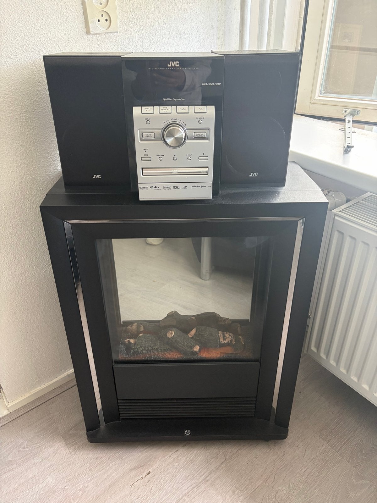 Elektrische sfeerhaard met JVC stereo toren en boxen, Gebruikt, JVC, Ophalen of Verzenden, Microset