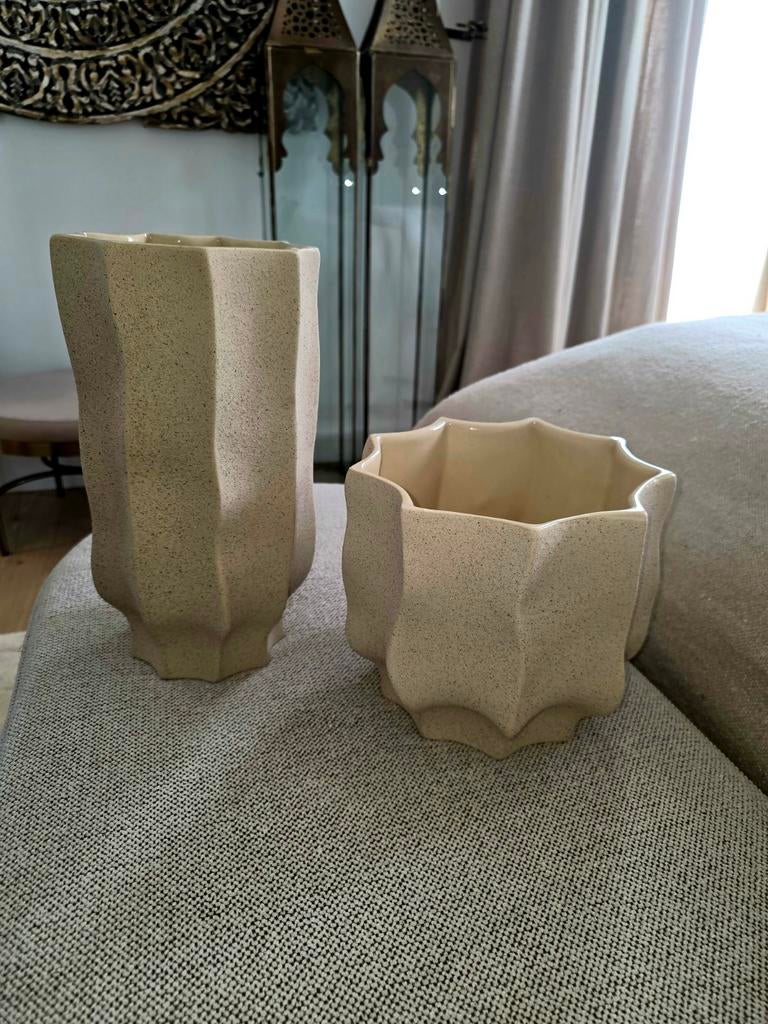 Twee mooie bloempottenH&M Home, nieuw, Huis en Inrichting, Woonaccessoires | Vazen, Ophalen, Nieuw, Overige kleuren, Minder dan 50 cm
