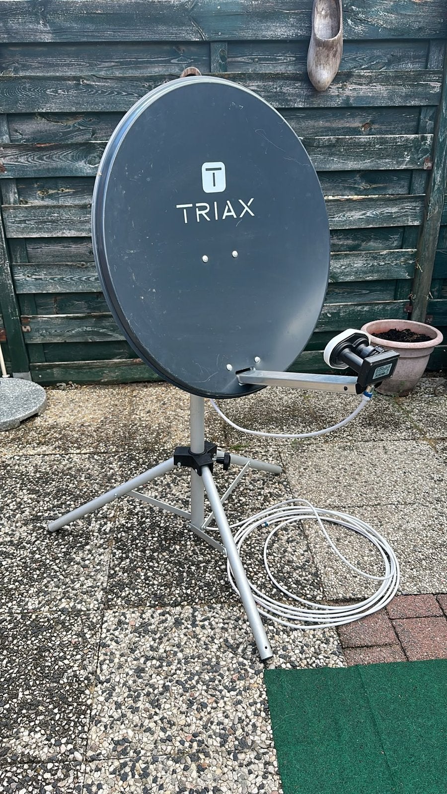 Triax schotelantenne 60cm compleet met statief, Ophalen, Gebruikt, (Schotel)antenne, Overige merken