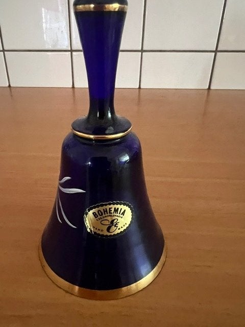 Boheemse bel, Ophalen