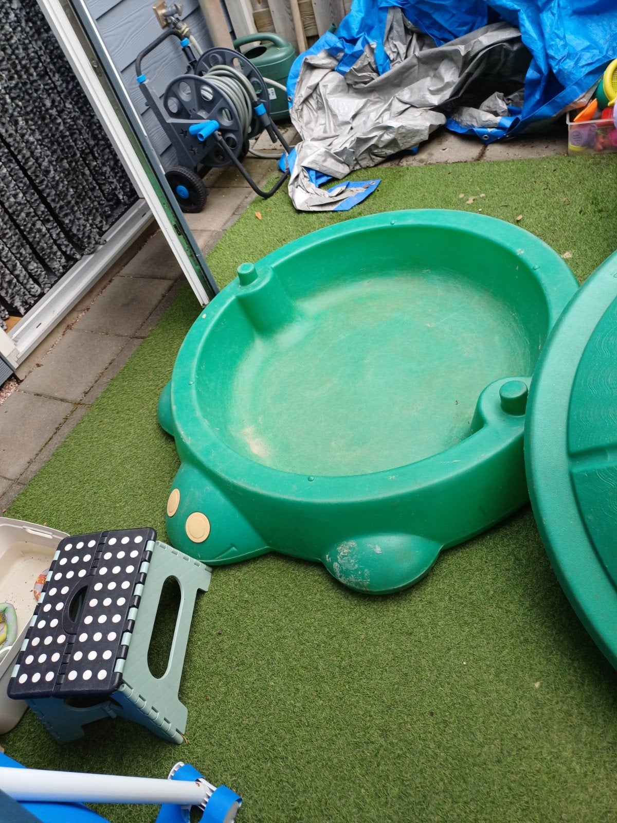 Gratis af te halen: Schildpad zandbak (deksel gescheurd), Ophalen, Gebruikt